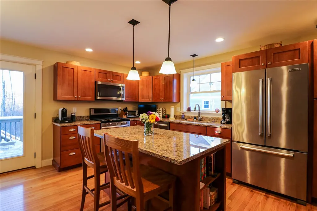 20 Honeycomb Way Newmarket NH 03857