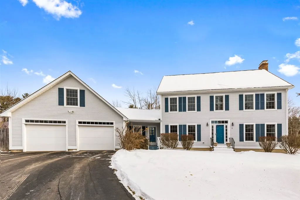 14 Bristol Lane Dover NH 03820