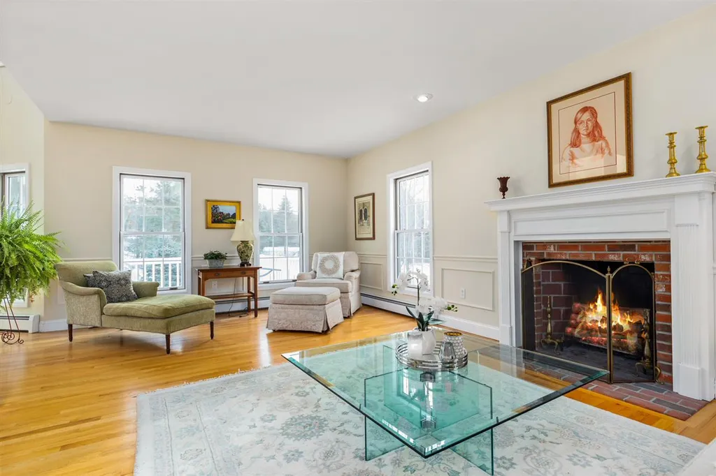14 Bristol Lane Dover NH 03820