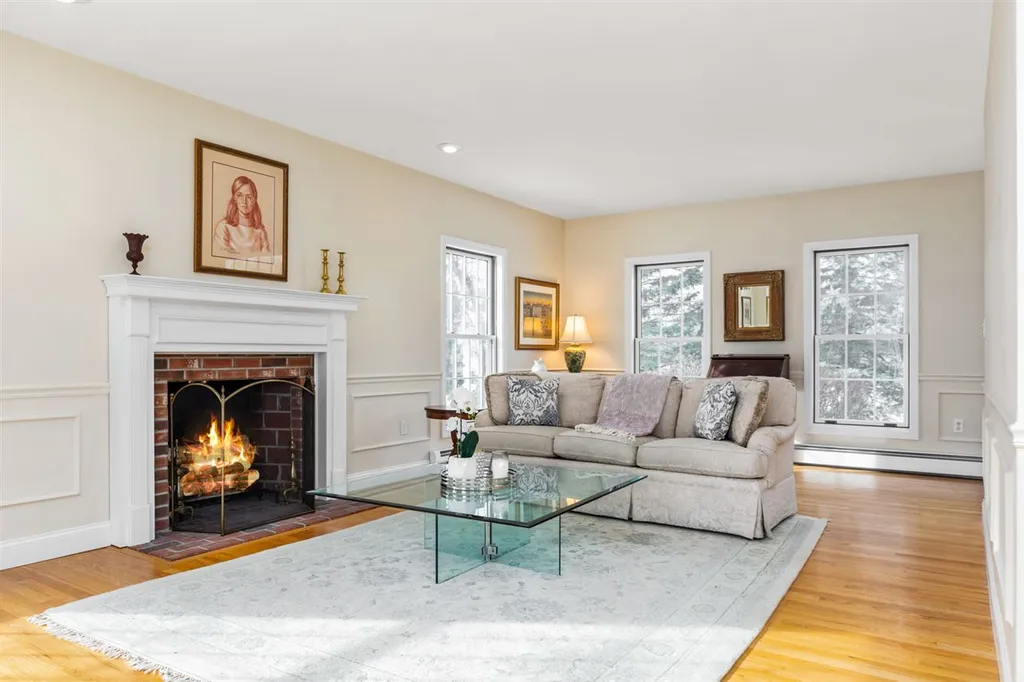 14 Bristol Lane Dover NH 03820
