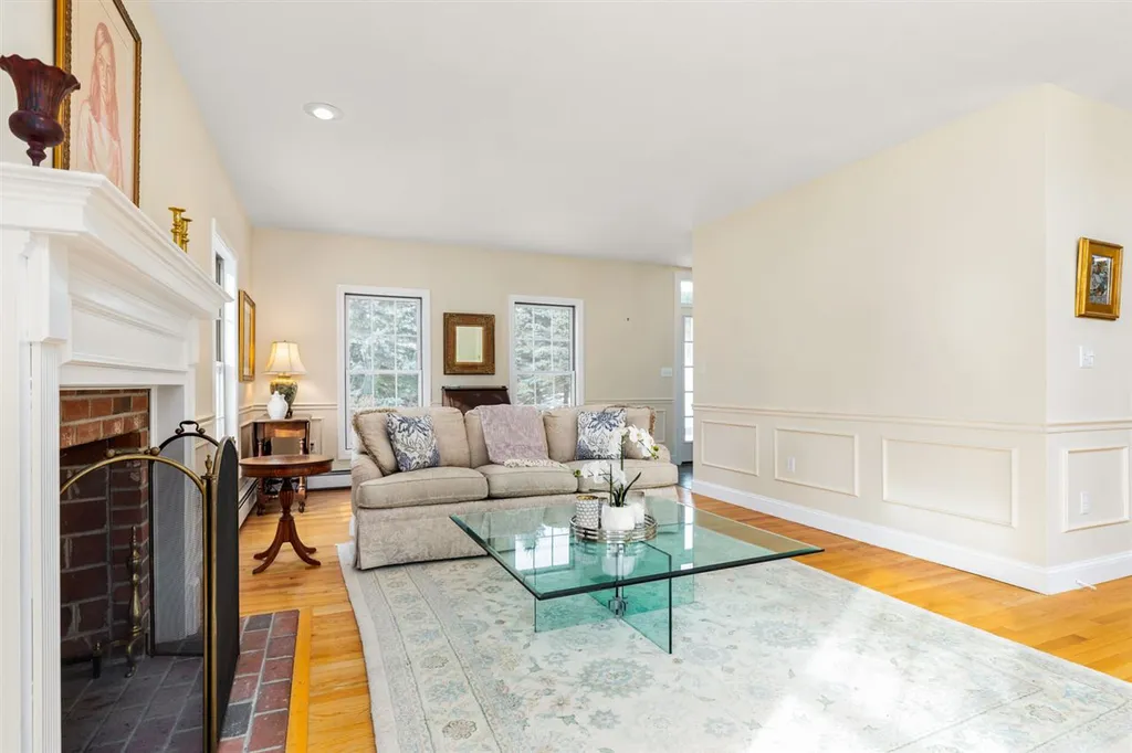 14 Bristol Lane Dover NH 03820