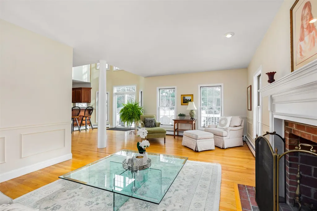 14 Bristol Lane Dover NH 03820