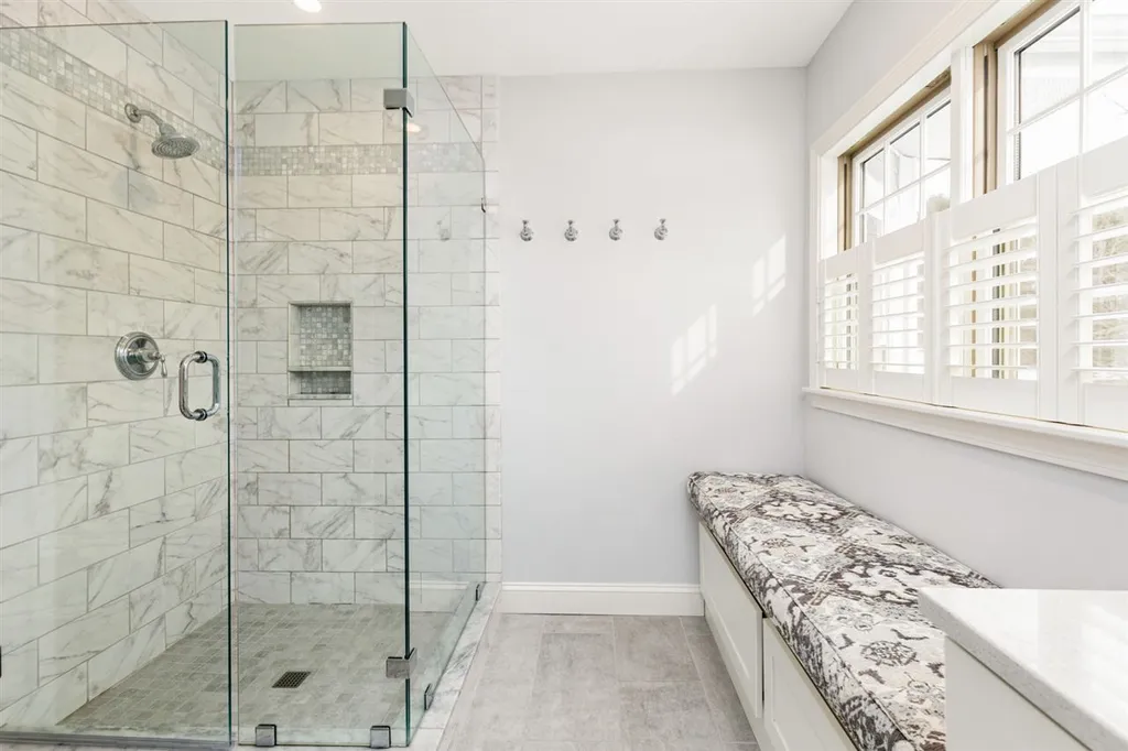 14 Bristol Lane Dover NH 03820