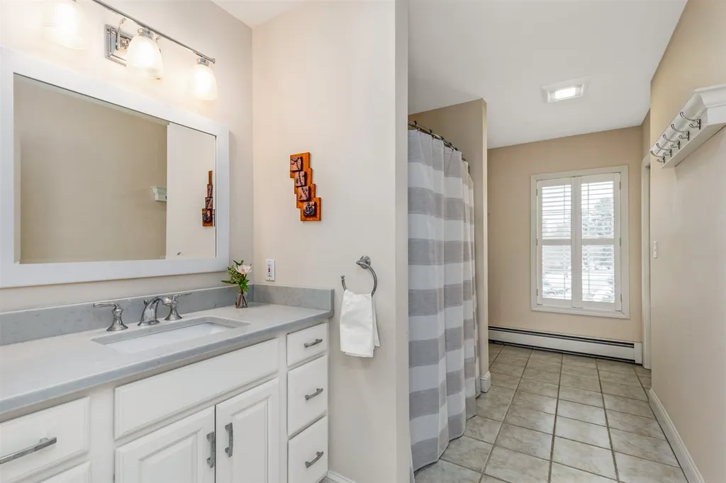 14 Bristol Lane Dover NH 03820