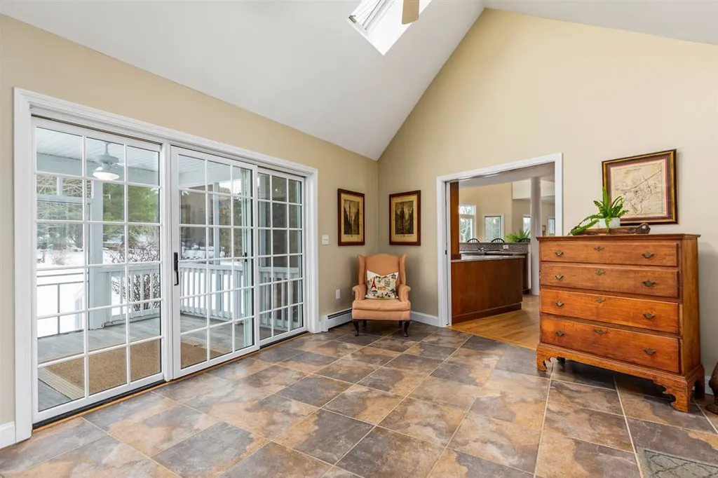 14 Bristol Lane Dover NH 03820