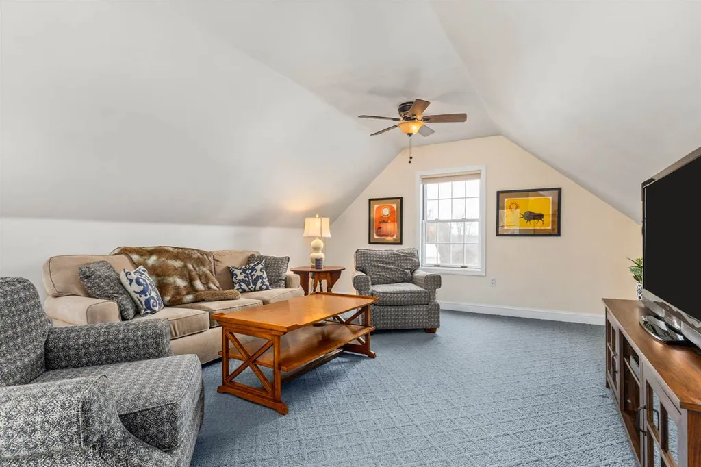14 Bristol Lane Dover NH 03820