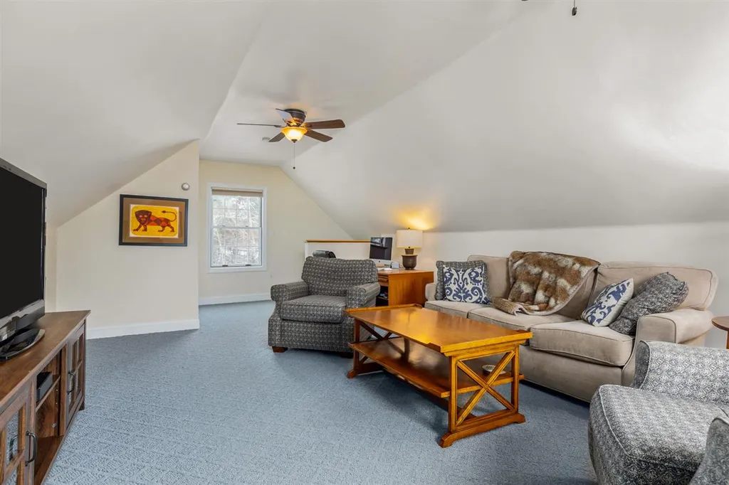 14 Bristol Lane Dover NH 03820