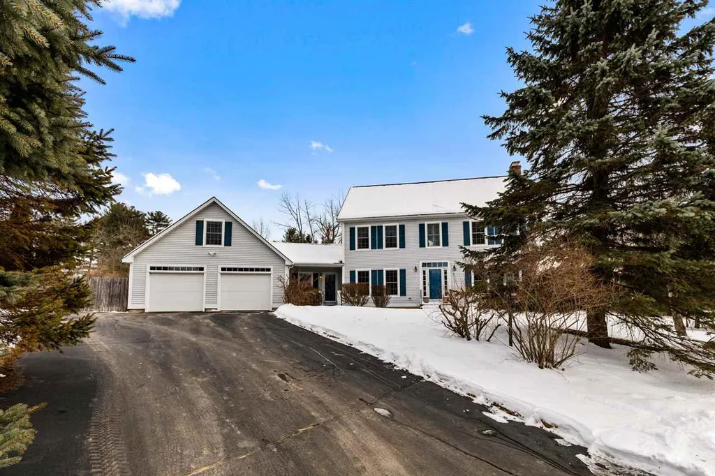 14 Bristol Lane Dover NH 03820
