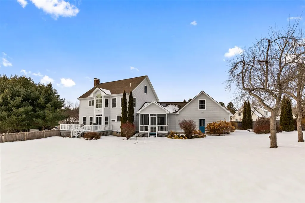 14 Bristol Lane Dover NH 03820