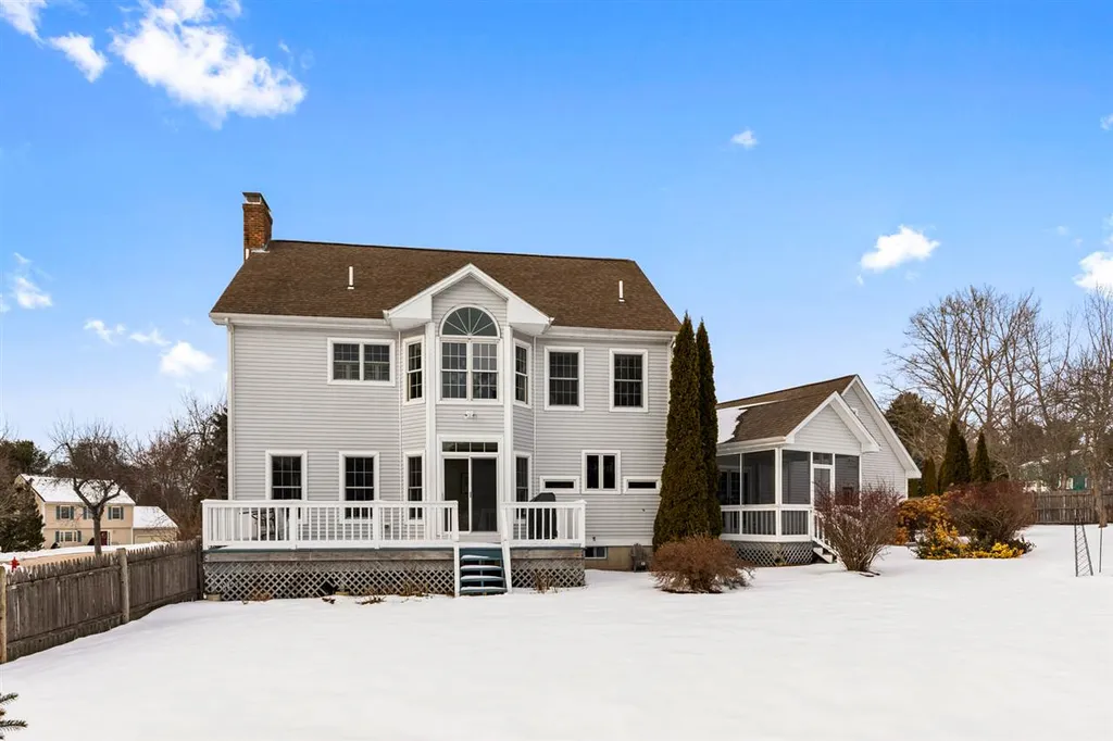 14 Bristol Lane Dover NH 03820