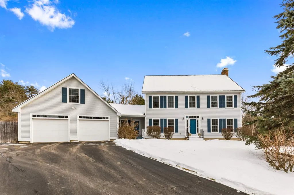 14 Bristol Lane Dover NH 03820