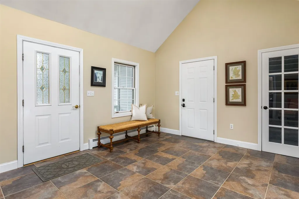 14 Bristol Lane Dover NH 03820