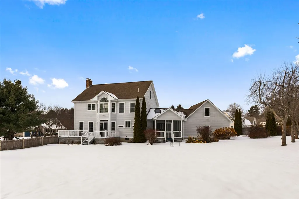14 Bristol Lane Dover NH 03820