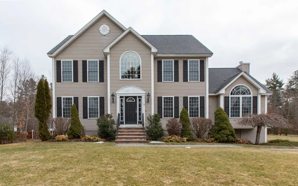 13 Quail Run Lane Pelham NH 03076