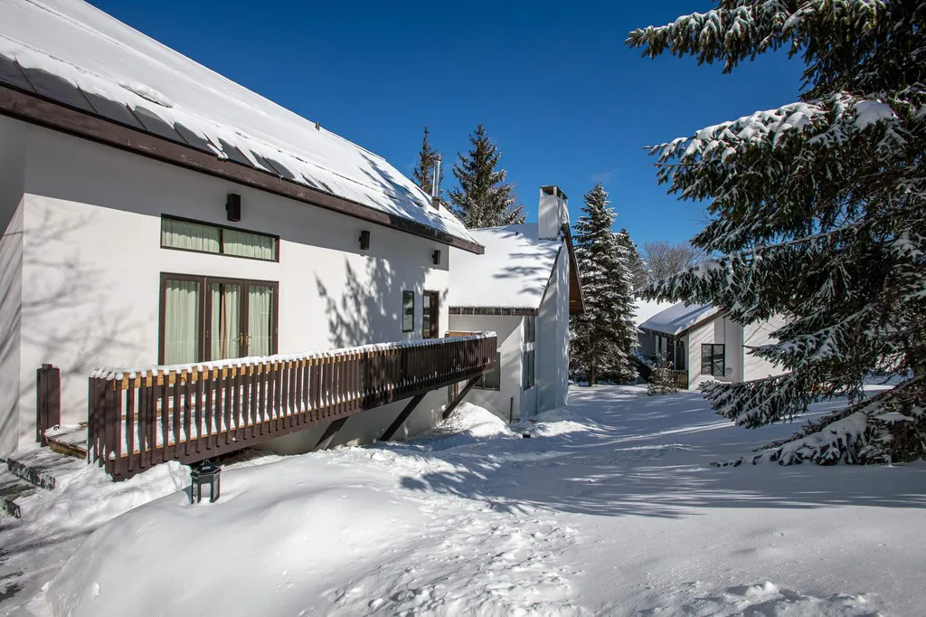 14 Middle Ridge Road Winhall VT 05340