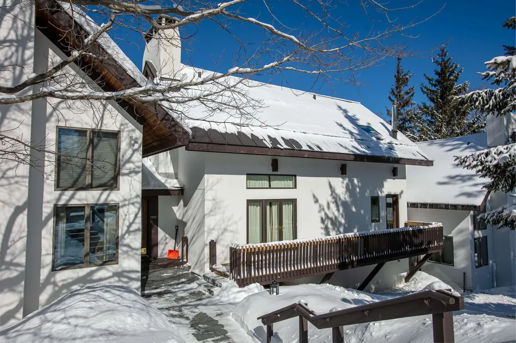14 Middle Ridge Road Winhall VT 05340