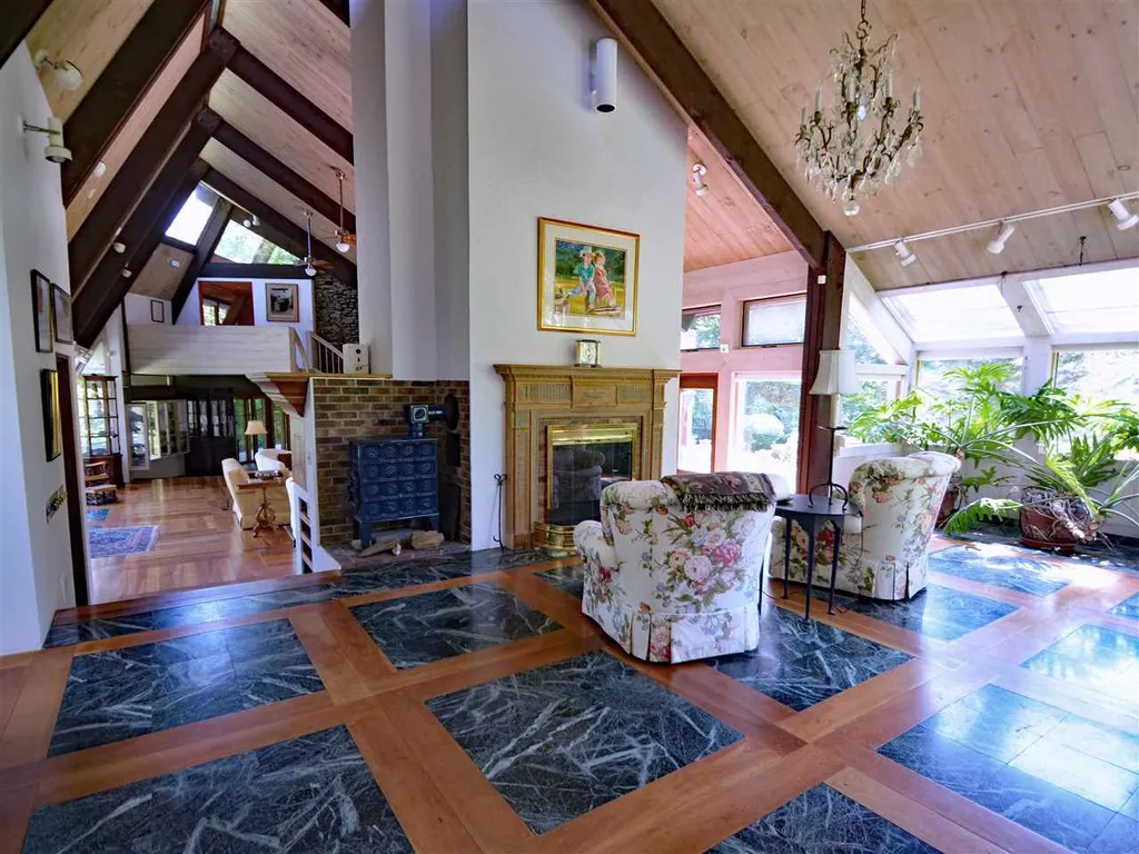 1927 West Hill Road Warren VT 05674