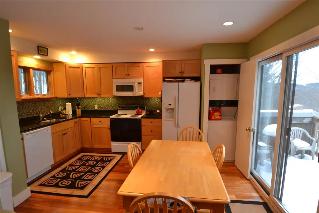 16 Hobbit Hill Road Warren VT 05674