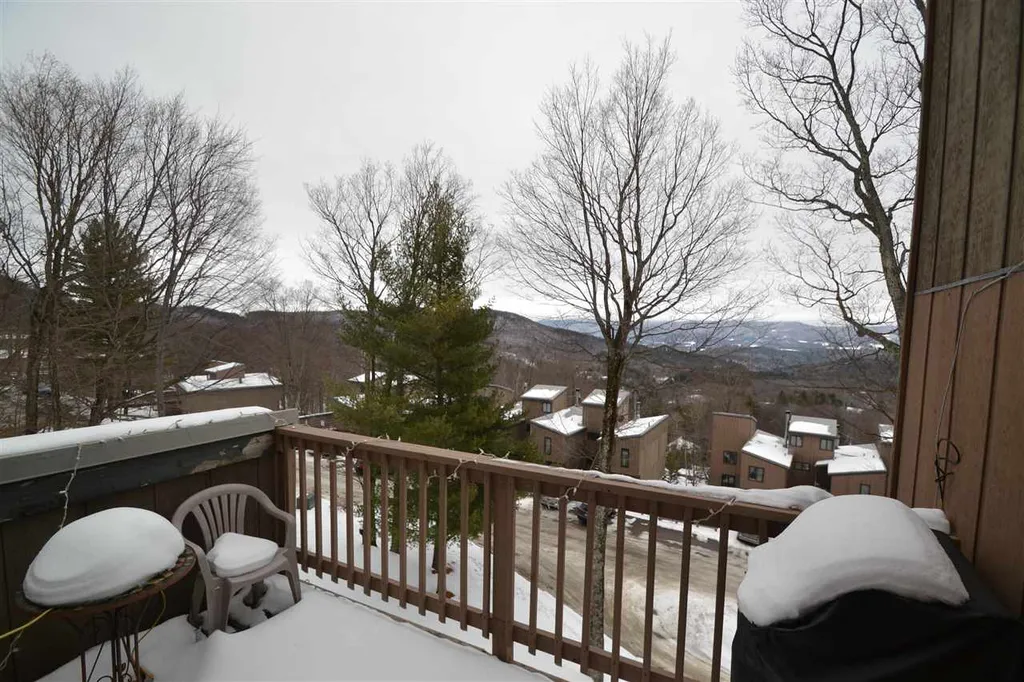 16 Hobbit Hill Road Warren VT 05674