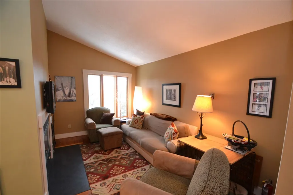 16 Hobbit Hill Road Warren VT 05674