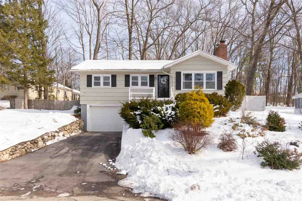 245 Pickering Street Manchester NH 03104