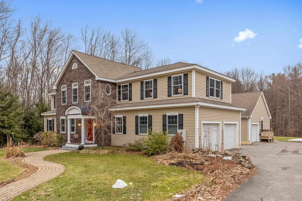 7 Rose Petal Lane Kensington NH 03833