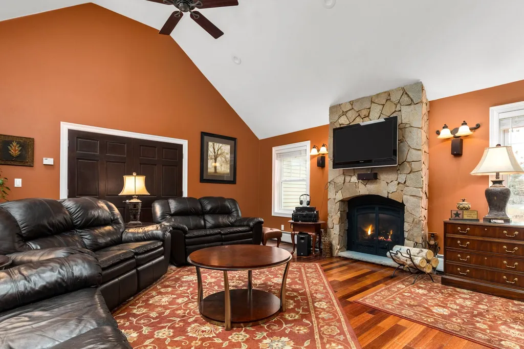7 Rose Petal Lane Kensington NH 03833