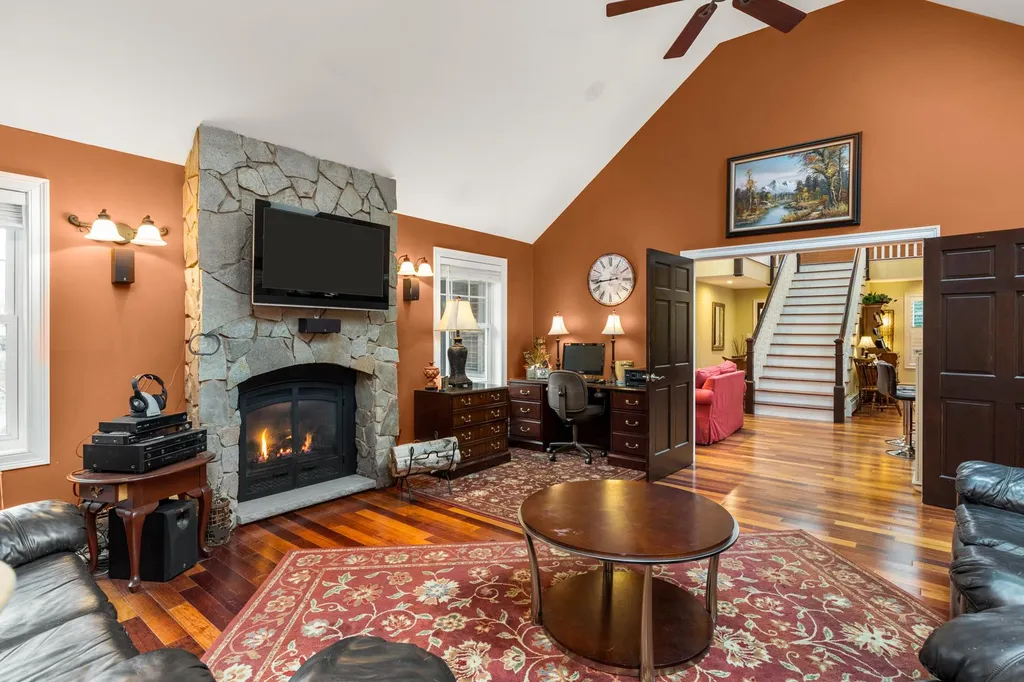 7 Rose Petal Lane Kensington NH 03833