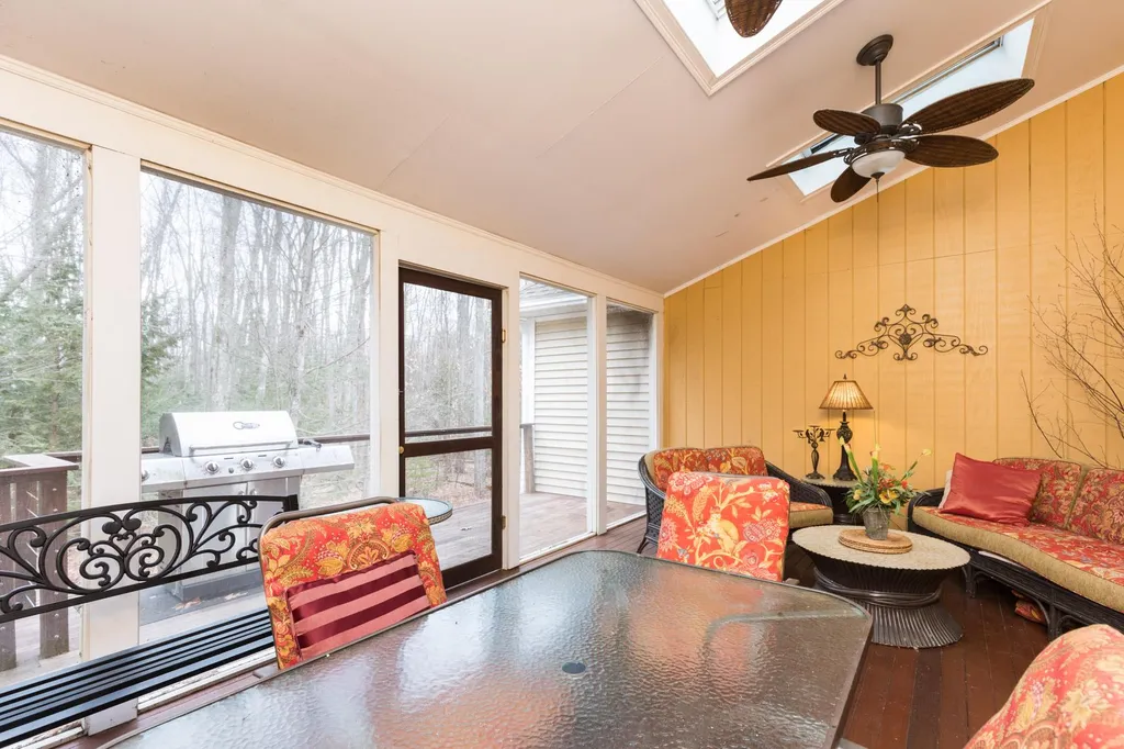 7 Rose Petal Lane Kensington NH 03833