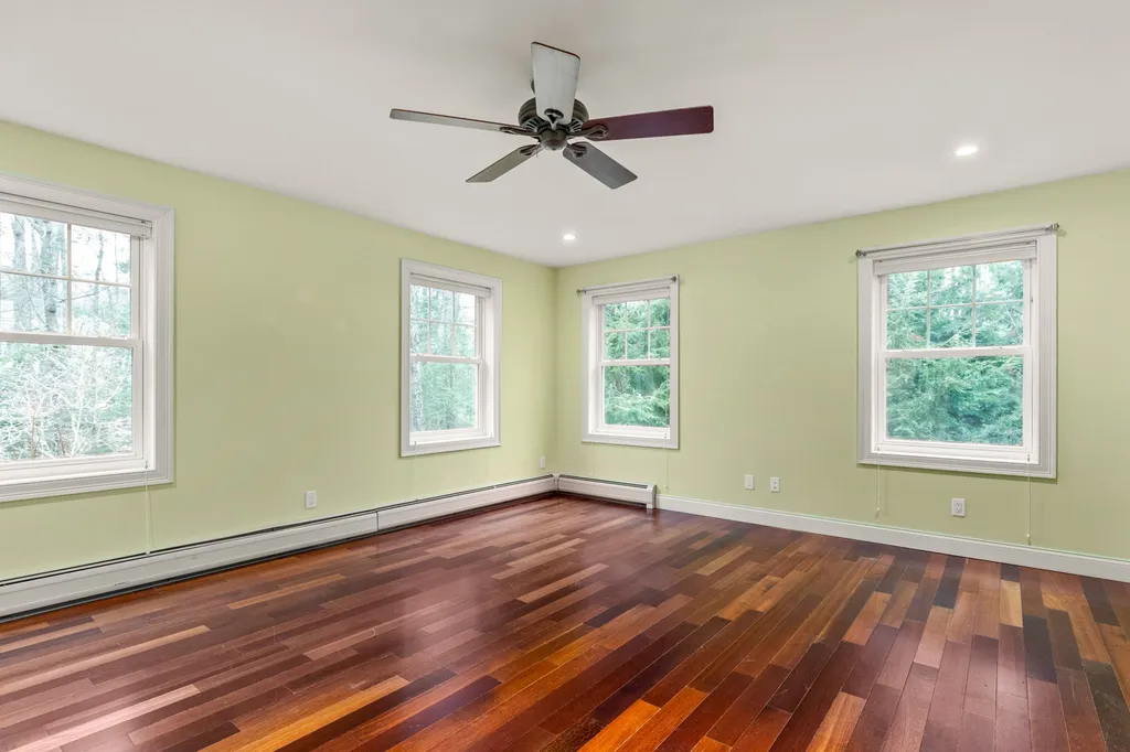 7 Rose Petal Lane Kensington NH 03833