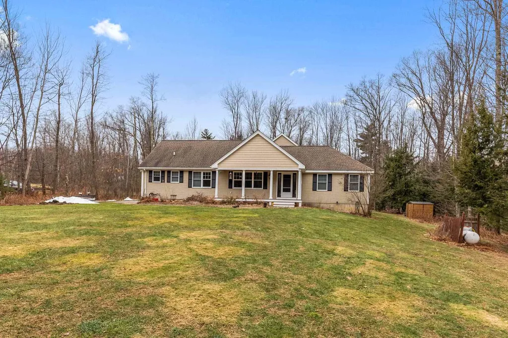 7 Rose Petal Lane Kensington NH 03833