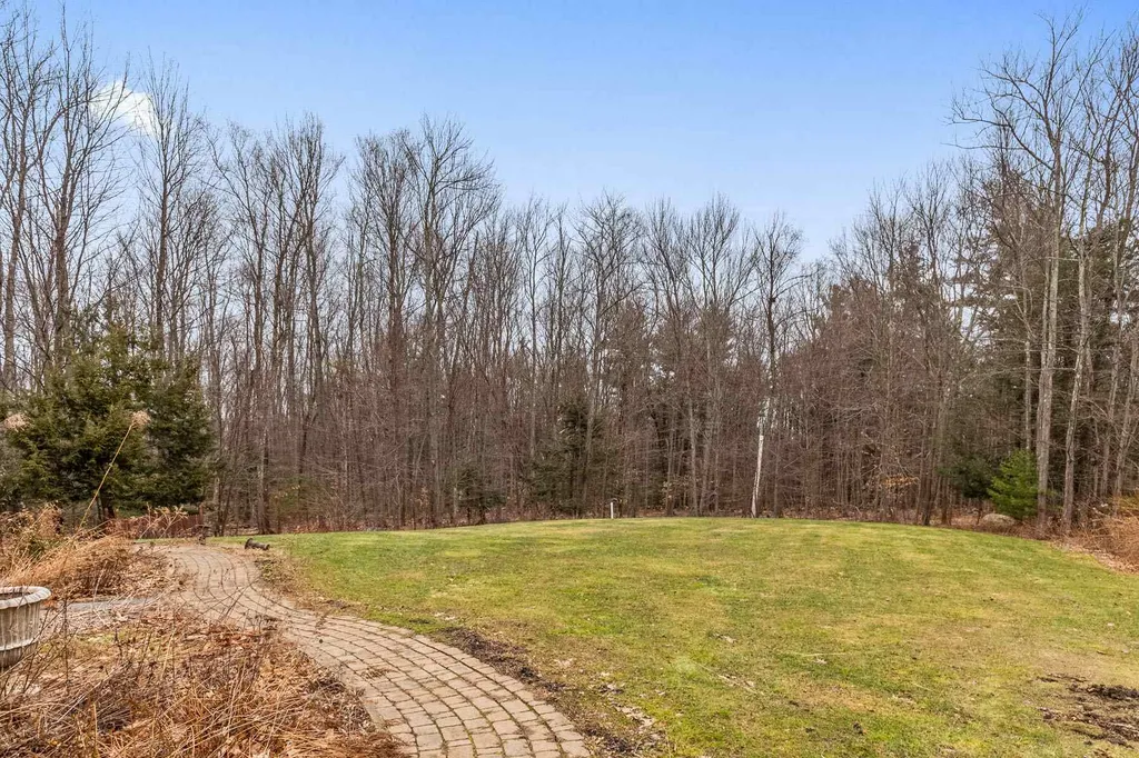 7 Rose Petal Lane Kensington NH 03833
