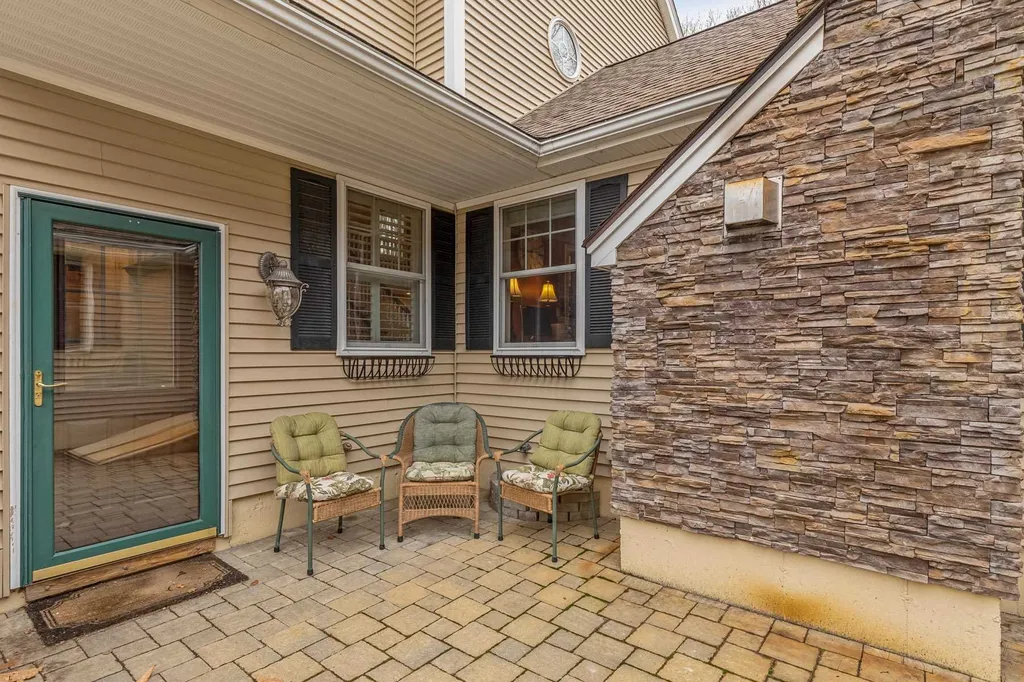 7 Rose Petal Lane Kensington NH 03833