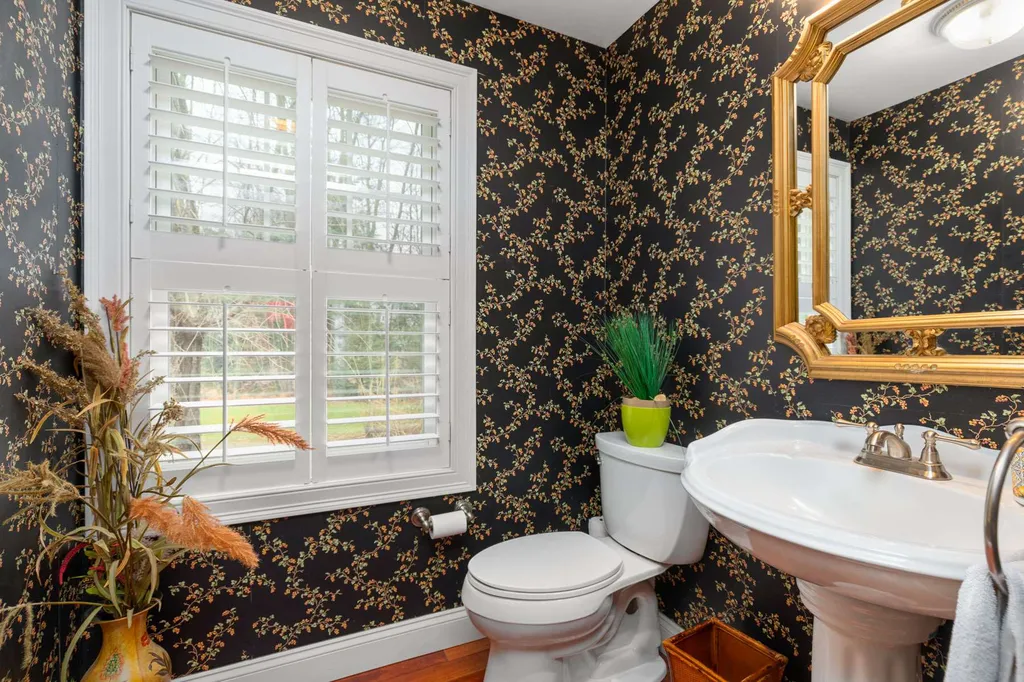 7 Rose Petal Lane Kensington NH 03833
