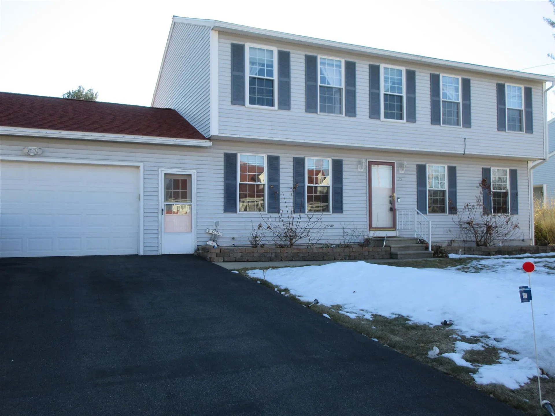 15 Robert Drive Nashua NH 03063