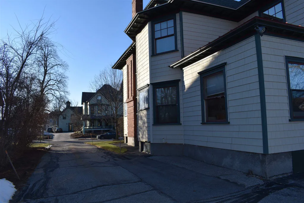 763 Chestnut Street Manchester NH 03104