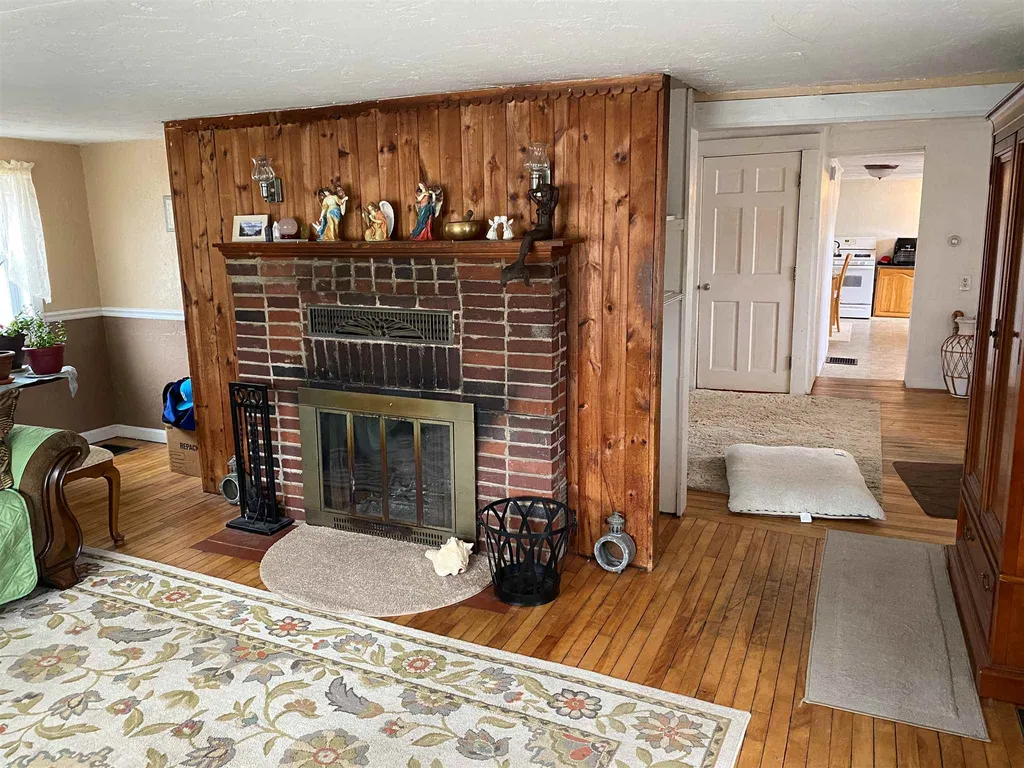 7036 School Street Loudon NH 03307