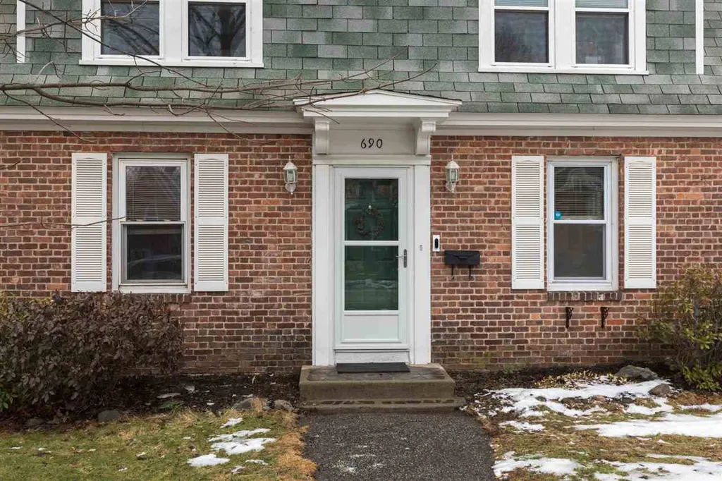 690 Kearsarge Way Portsmouth NH 03801