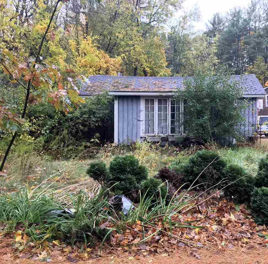 17 Beaver Lake Avenue Derry NH 03038
