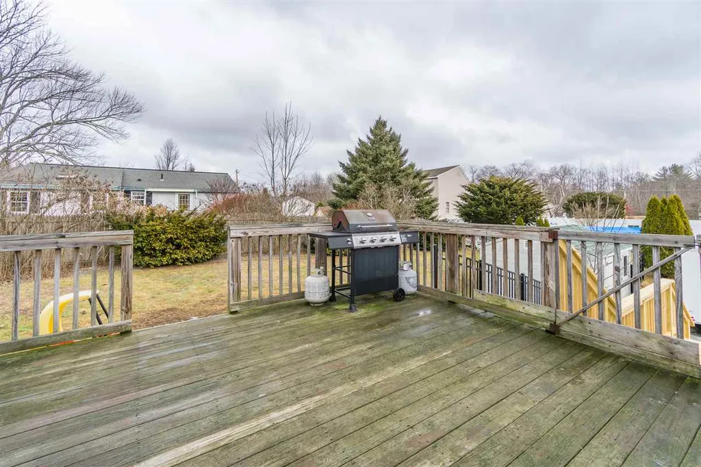 4 Shamrock Lane East Kingston NH 03827