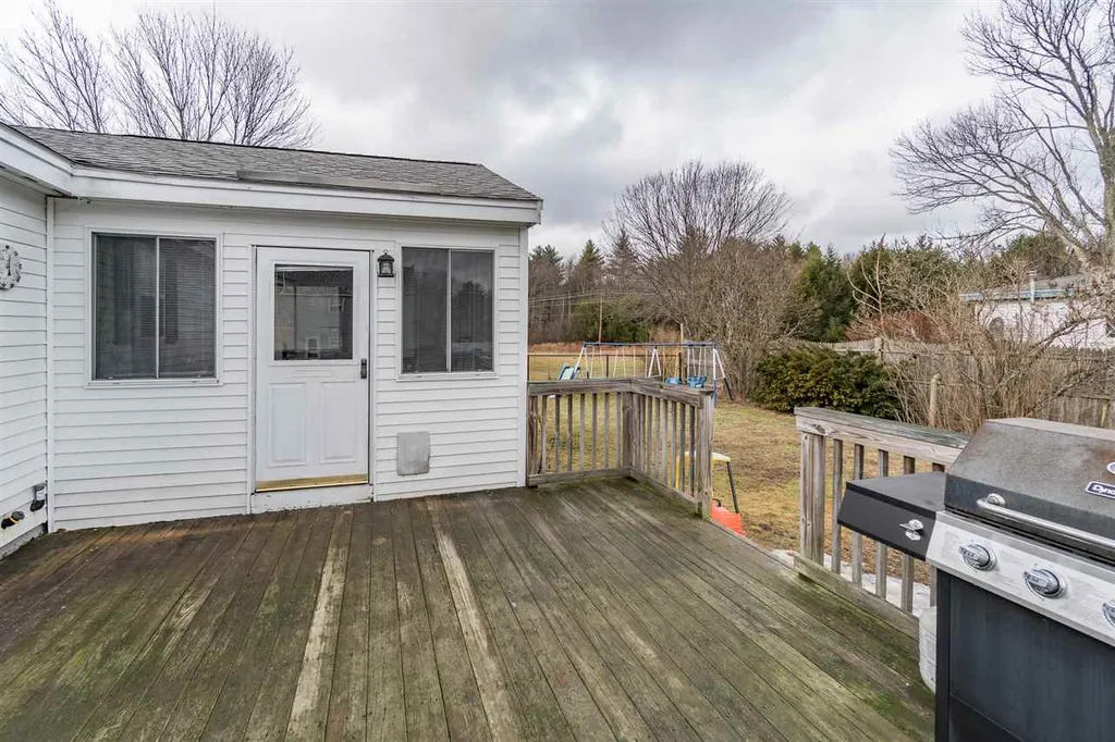 4 Shamrock Lane East Kingston NH 03827