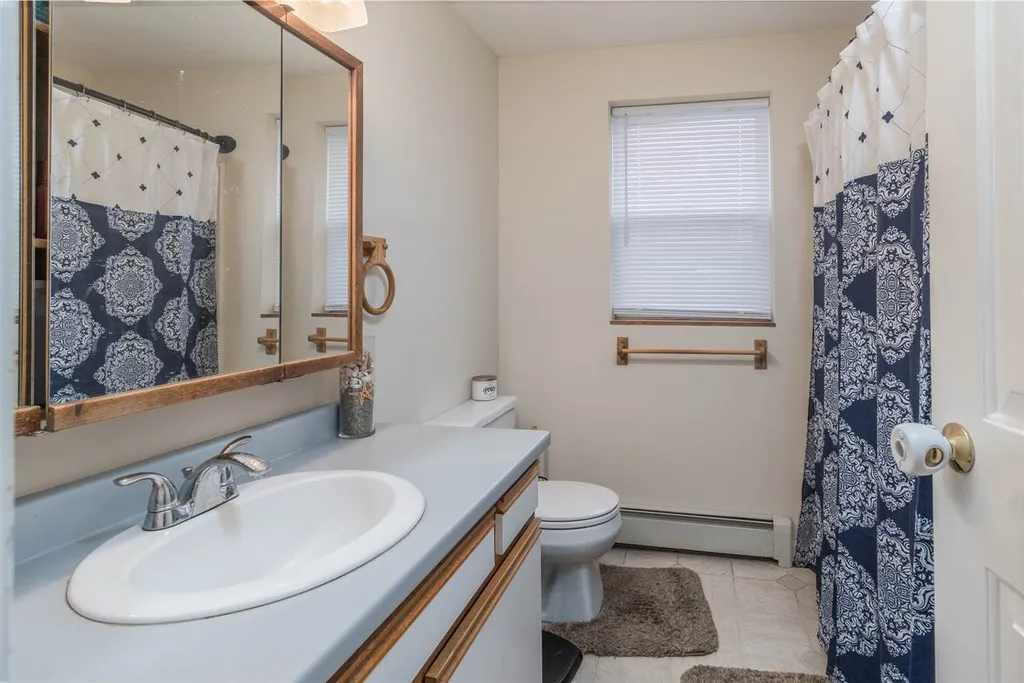 4 Shamrock Lane East Kingston NH 03827