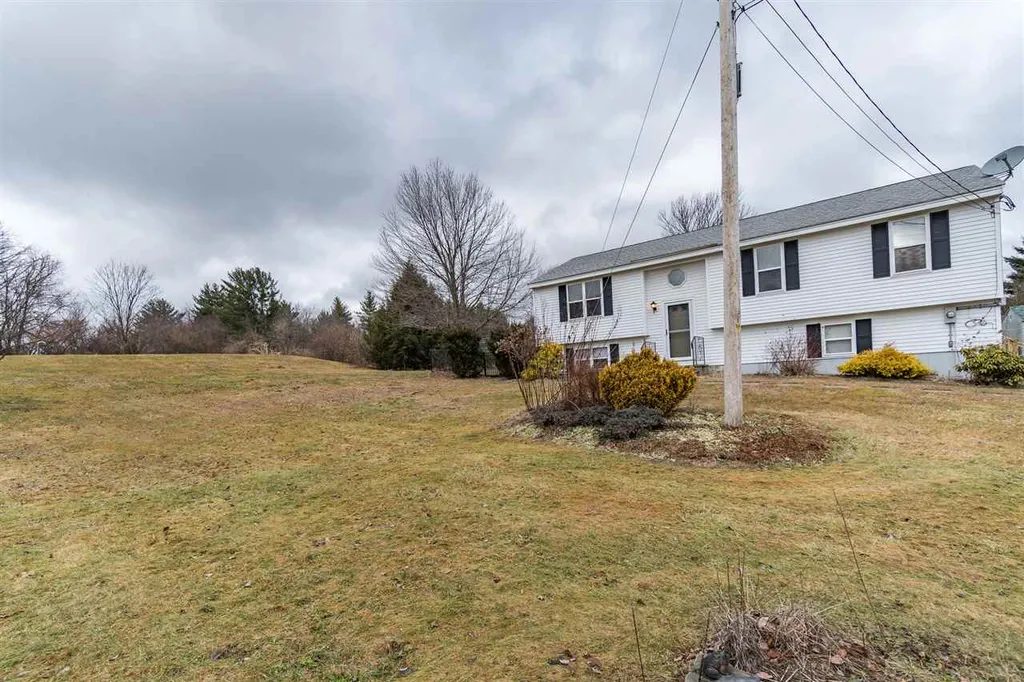4 Shamrock Lane East Kingston NH 03827