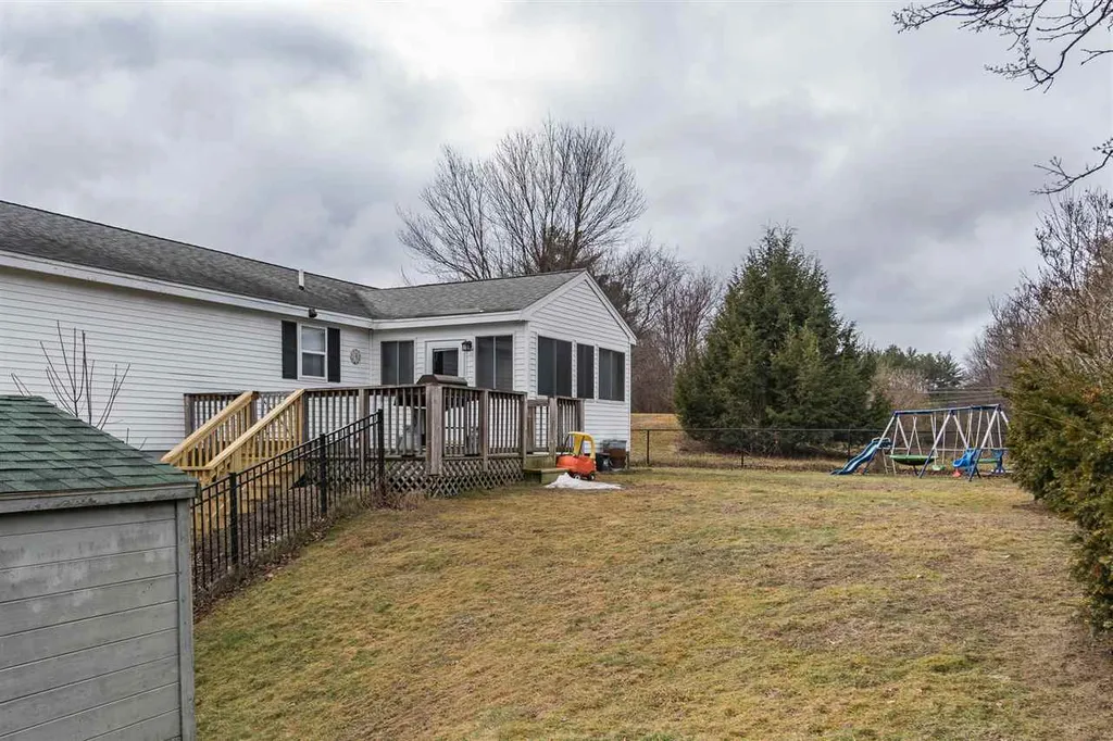 4 Shamrock Lane East Kingston NH 03827