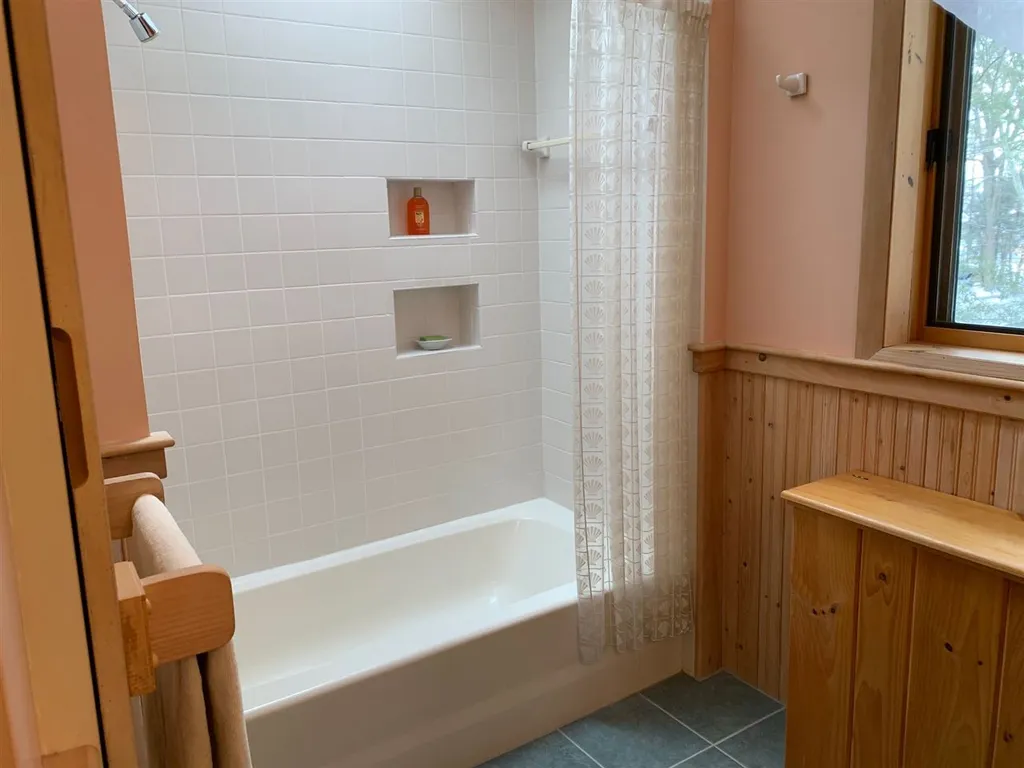 127 Bow Lake Estates Strafford NH 03884