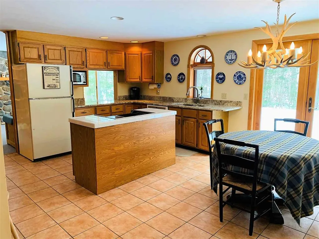 127 Bow Lake Estates Strafford NH 03884