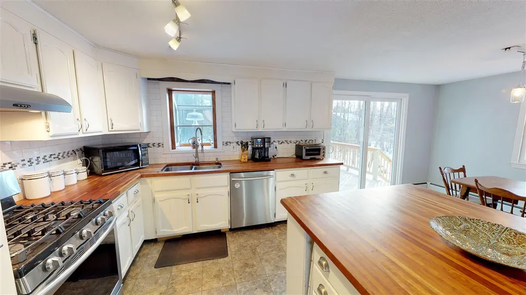 329 Hall Road Barrington NH 03825
