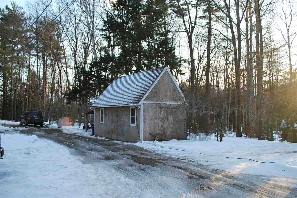 329 Hall Road Barrington NH 03825