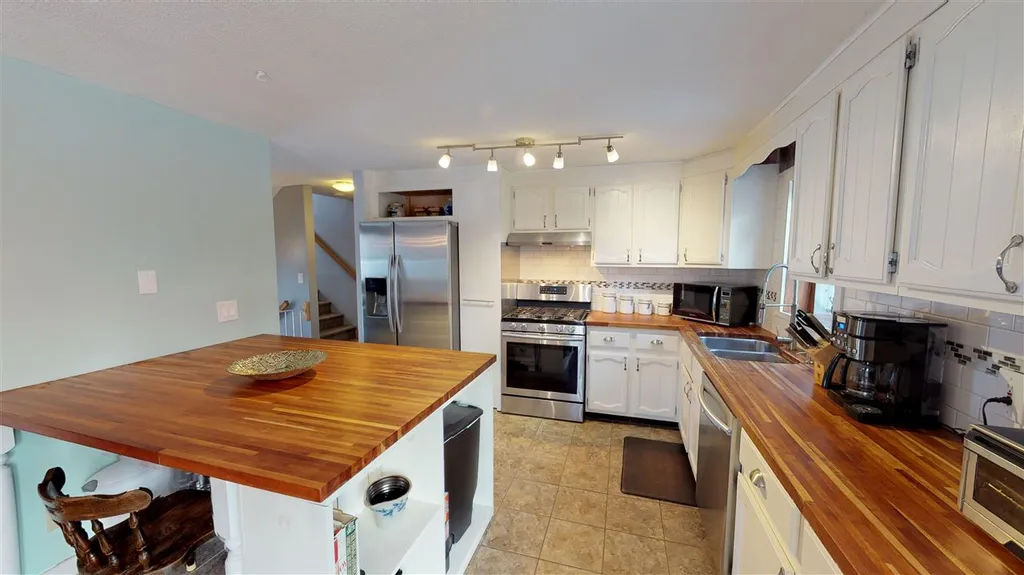 329 Hall Road Barrington NH 03825