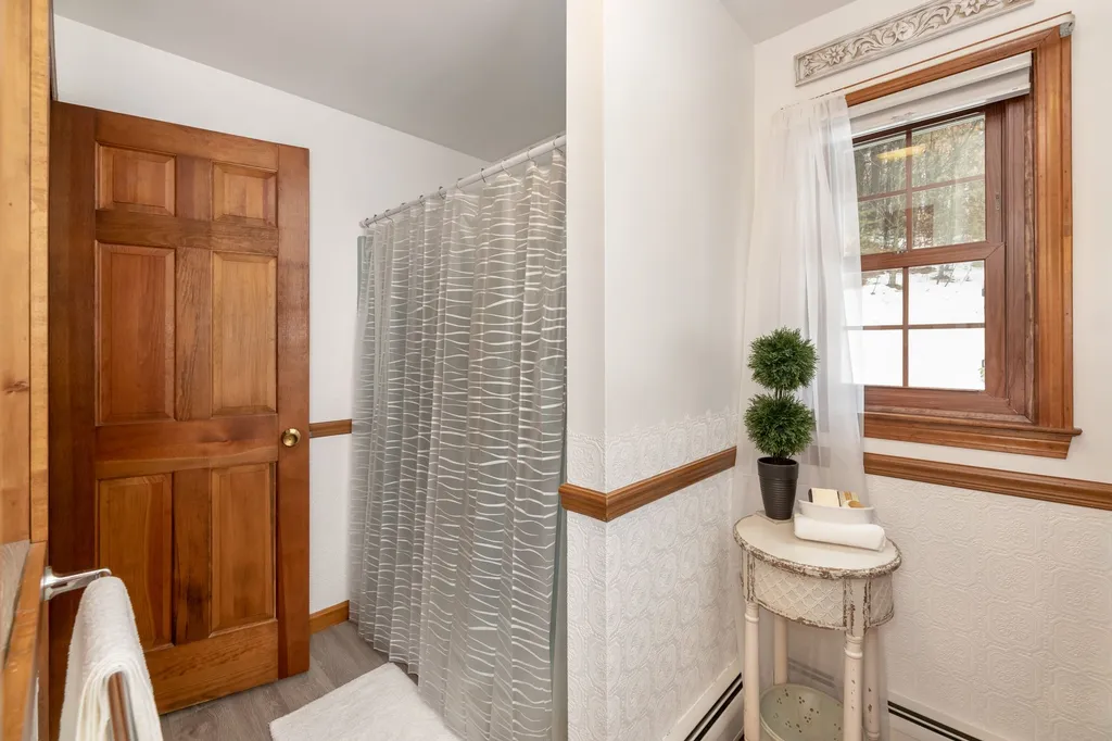 86 Caveney Drive Northfield NH 03276